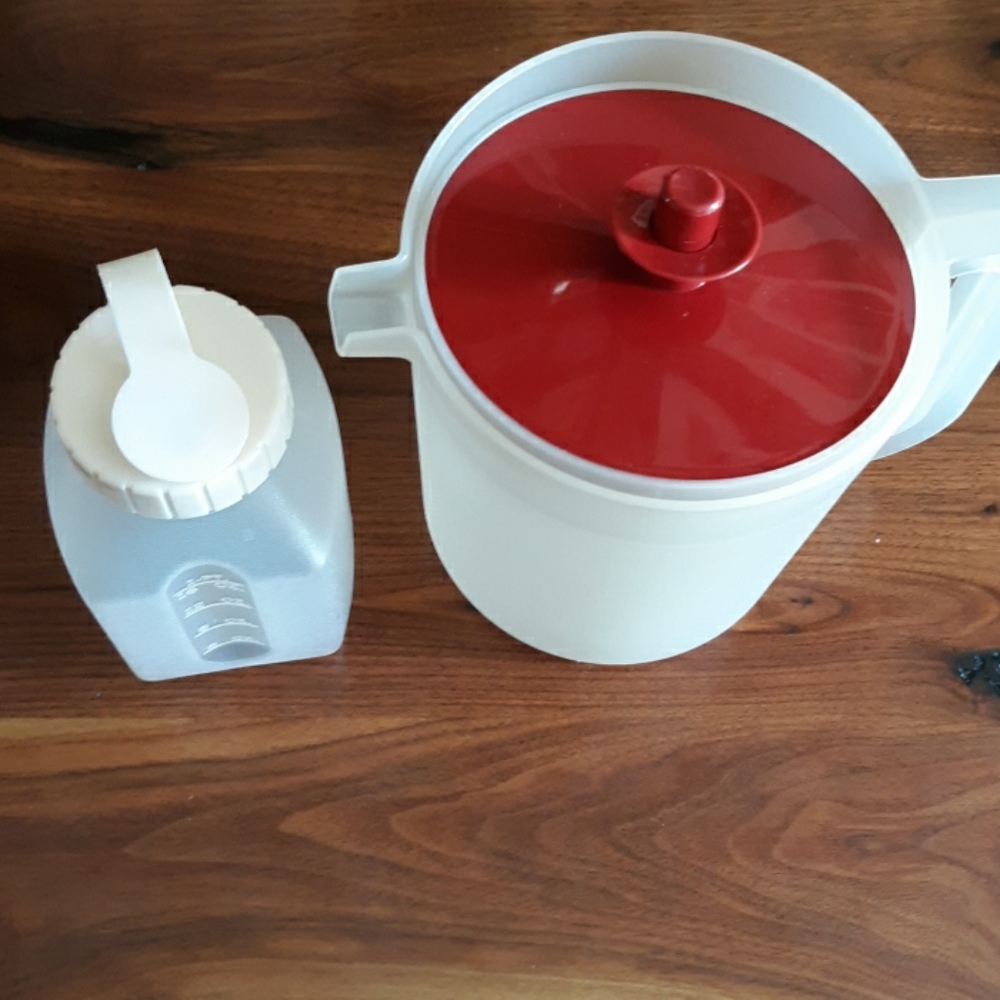 Tupperware  Pitcher - Picture 7 of 9